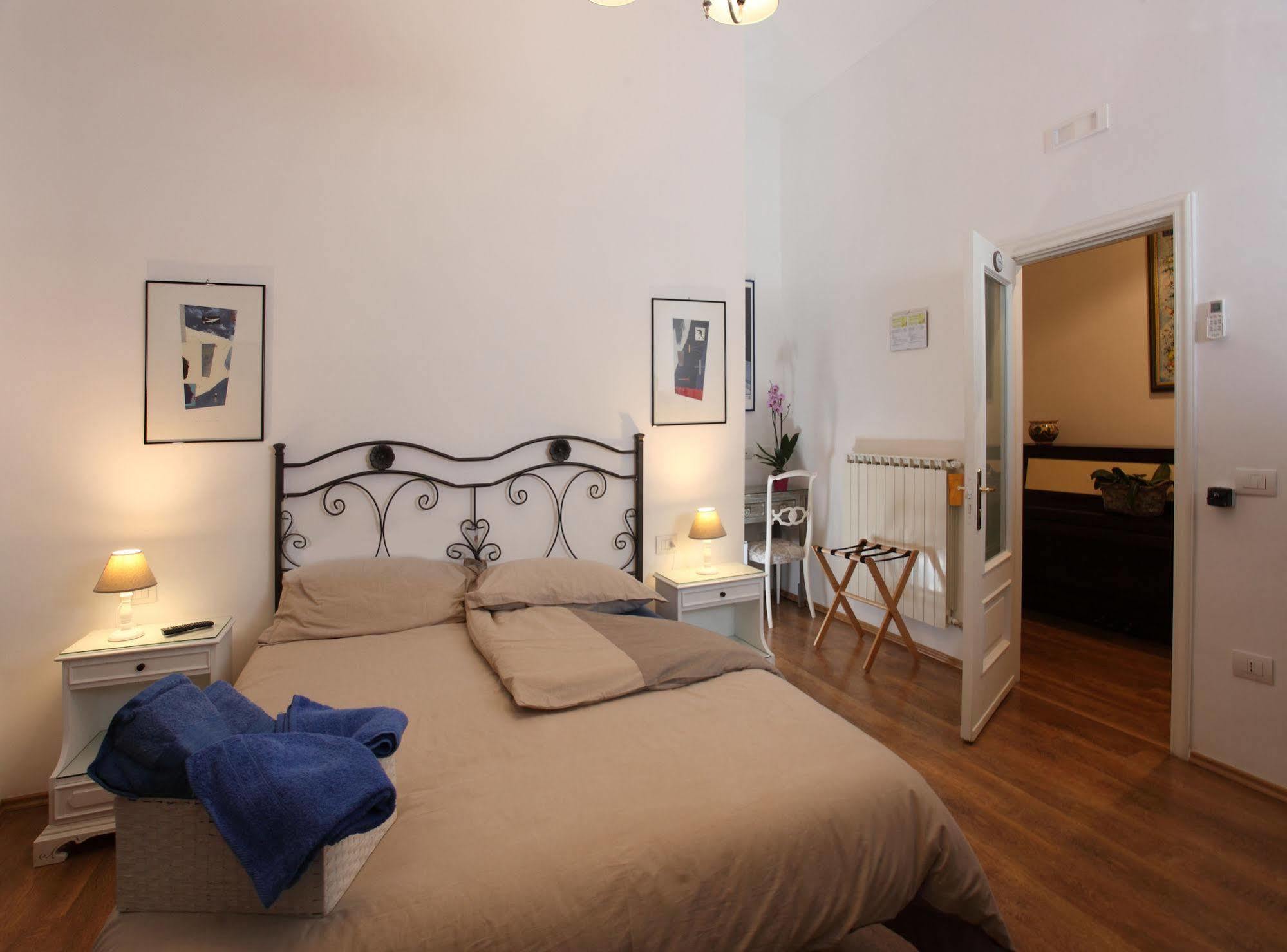 Napoli Pietrasanta Lt Bed and Breakfast Exteriör bild