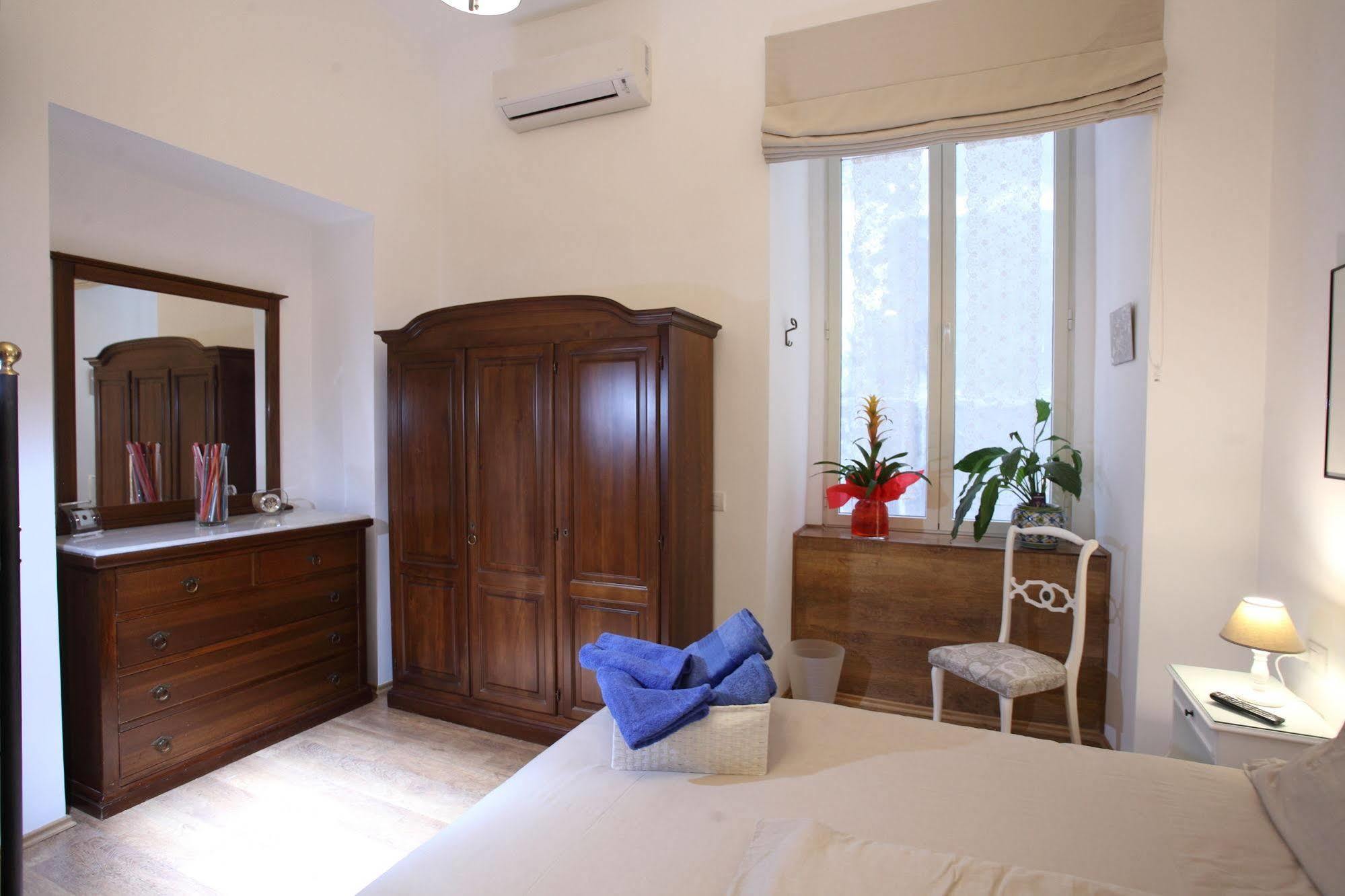 Napoli Pietrasanta Lt Bed and Breakfast Exteriör bild