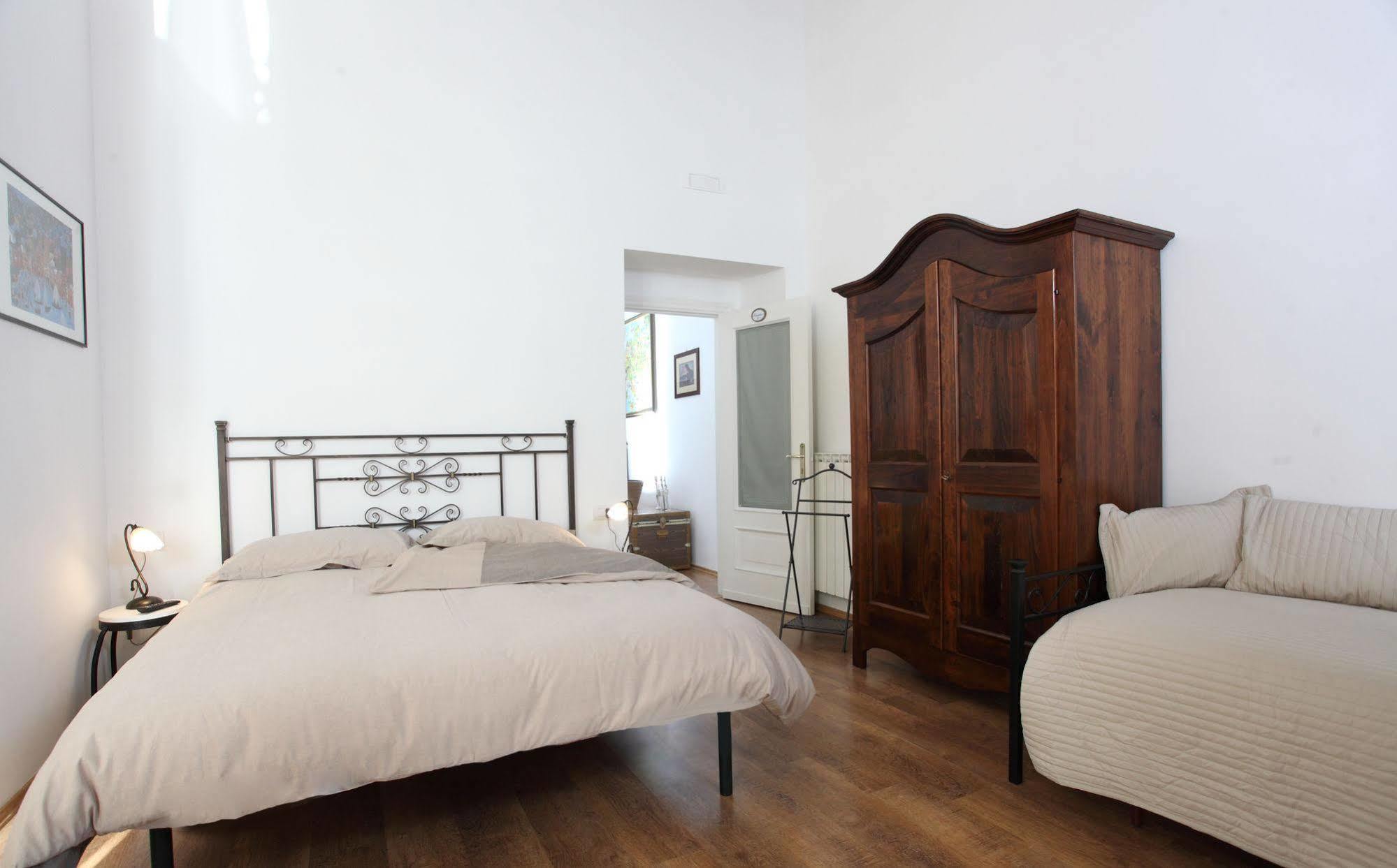 Napoli Pietrasanta Lt Bed and Breakfast Exteriör bild